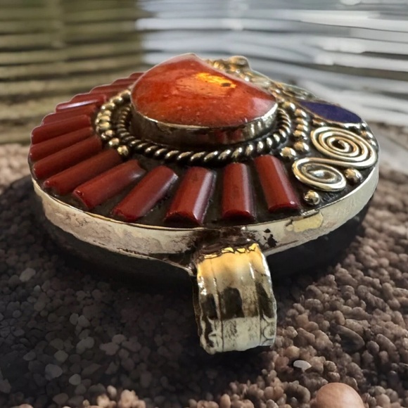 Vintage & Handcrafted Tibetan Tribal Theme Pendant Inlay With Stones & Silver🔥 - Picture 7 of 9